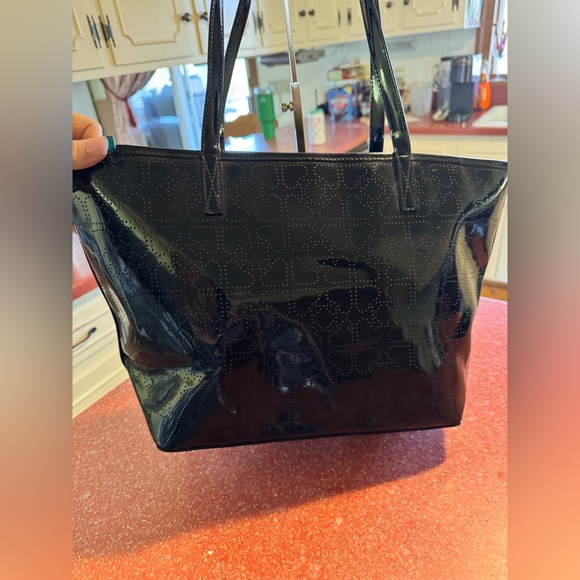 Kate Spade York Harmony Metro Black Patten Leather with perforated Hearts EUC! - Picture 4 of 9